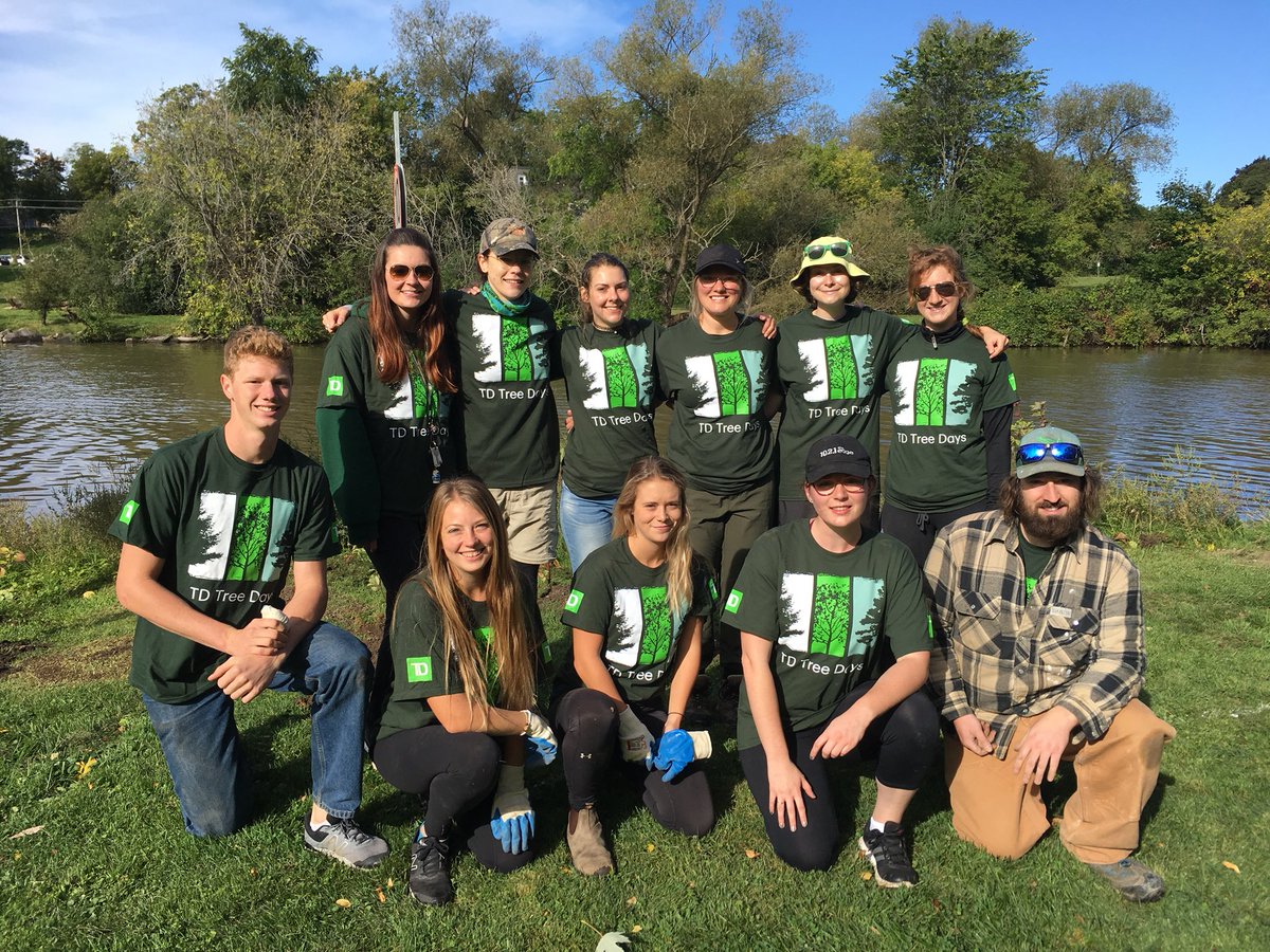 Another big thank you for the continued support from <a href="/FlemingCollege/">Fleming College</a> students who come out Year after year!! @FrostDeanBrett #TDTreeDays #LindsayOnt