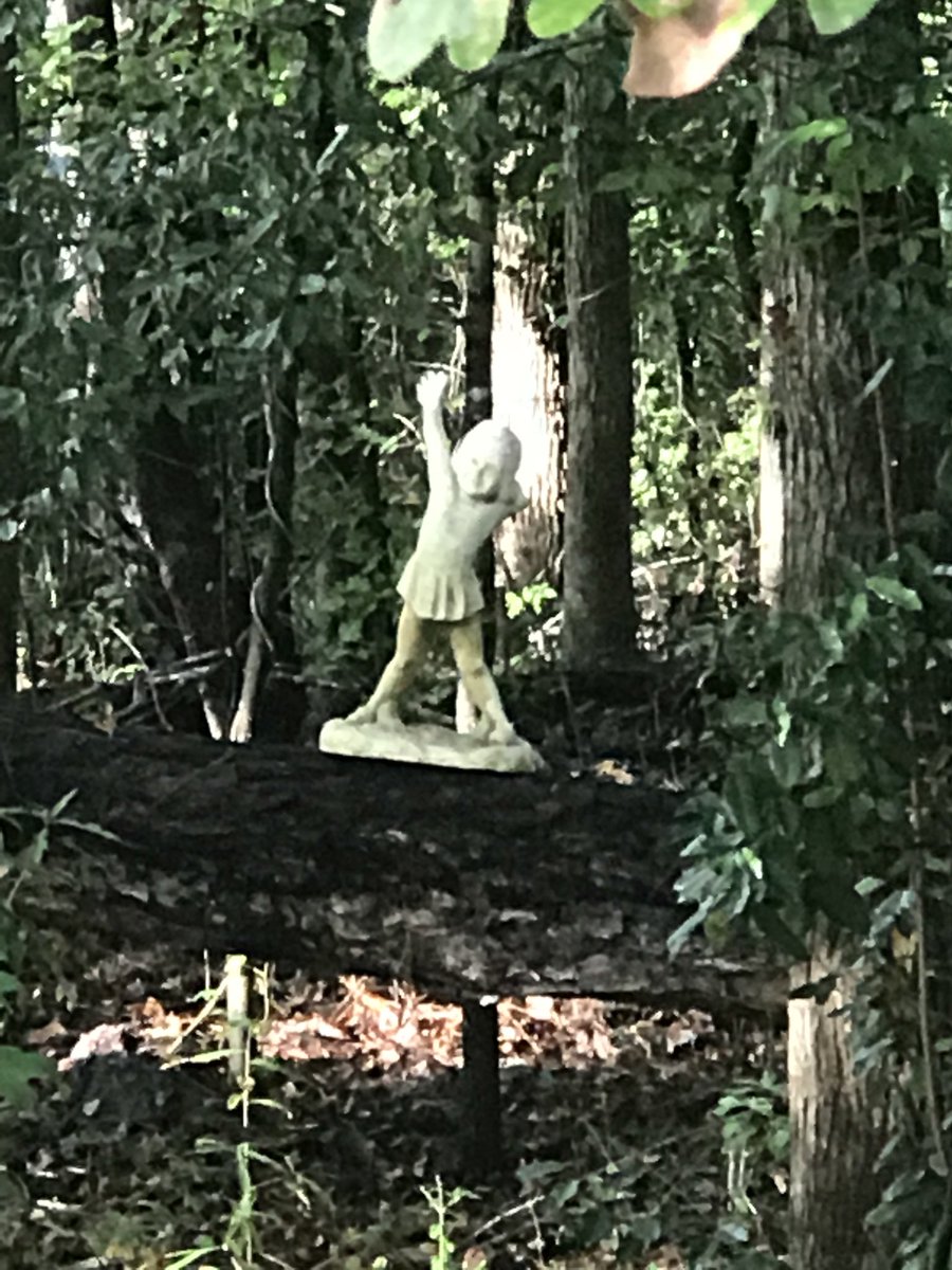 Kimedunn's tweet photo. #creepystatues https://t.co/zwncCKNtAQ