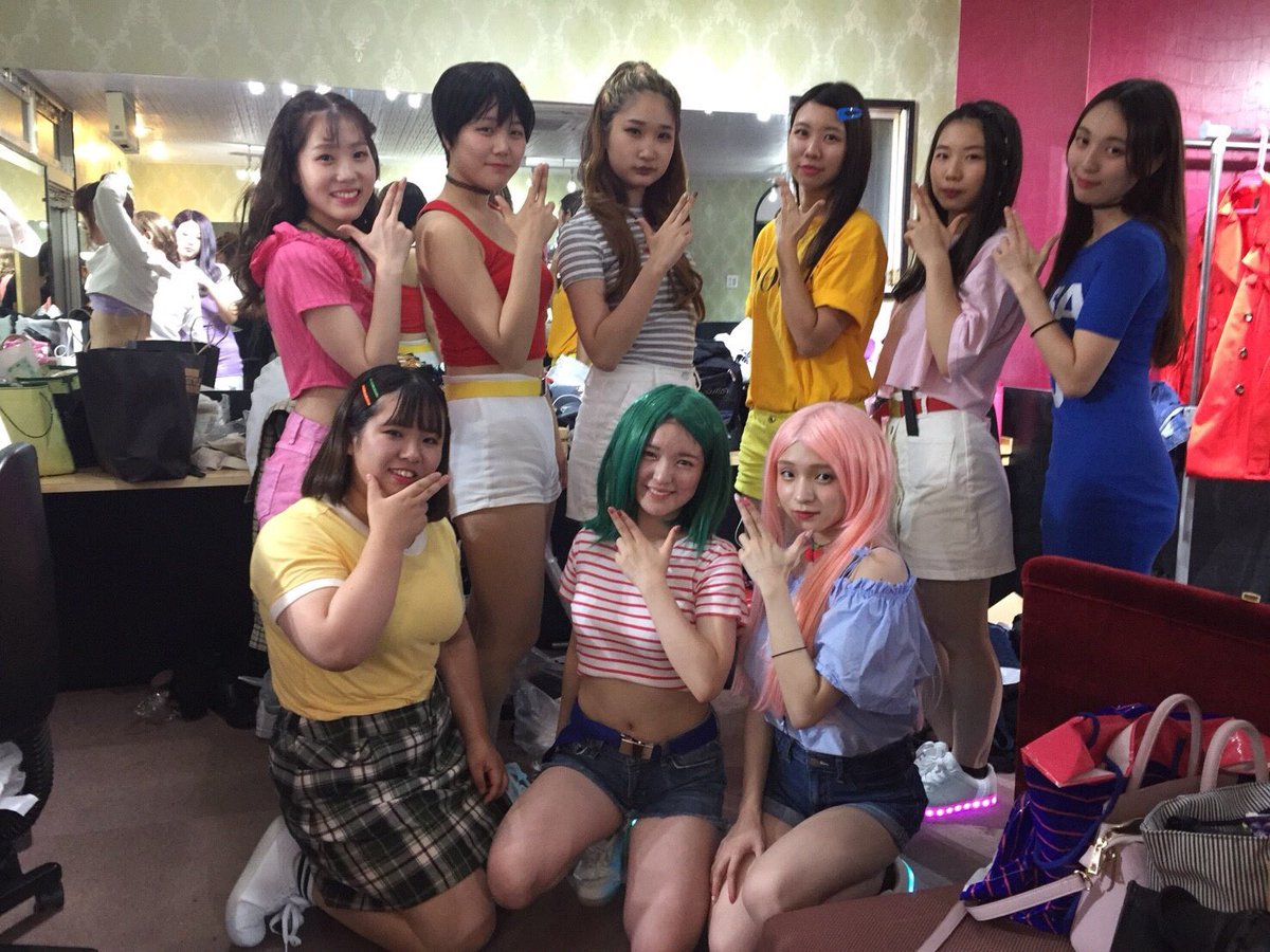 ___bbb__ttt's tweet photo. QWICEはMOMOLANDのBAAN披露させていただきました💜💛💚💙❤️
グリーンヘアー似合ってたか不安ですが、みんなで楽しく踊れました〜👏🏻

今回でせいあさんとすずさんがQWICEを辞めることになりました。今までありがとうございました。これからは友達としても沢山会ってください😌❤️お疲れ様でした！ https://t.co/opczY1jhUM