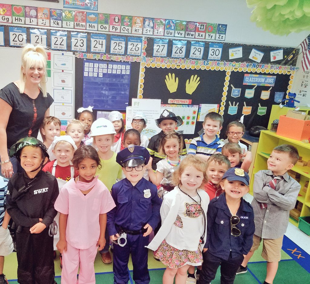 Ended Community Helper week with "Job Day"! Kids dressed up so cute in what they want to be when they grow up! Me? A Rock Star of course!! 😜
#betheone #IamWFISD #jagtweet