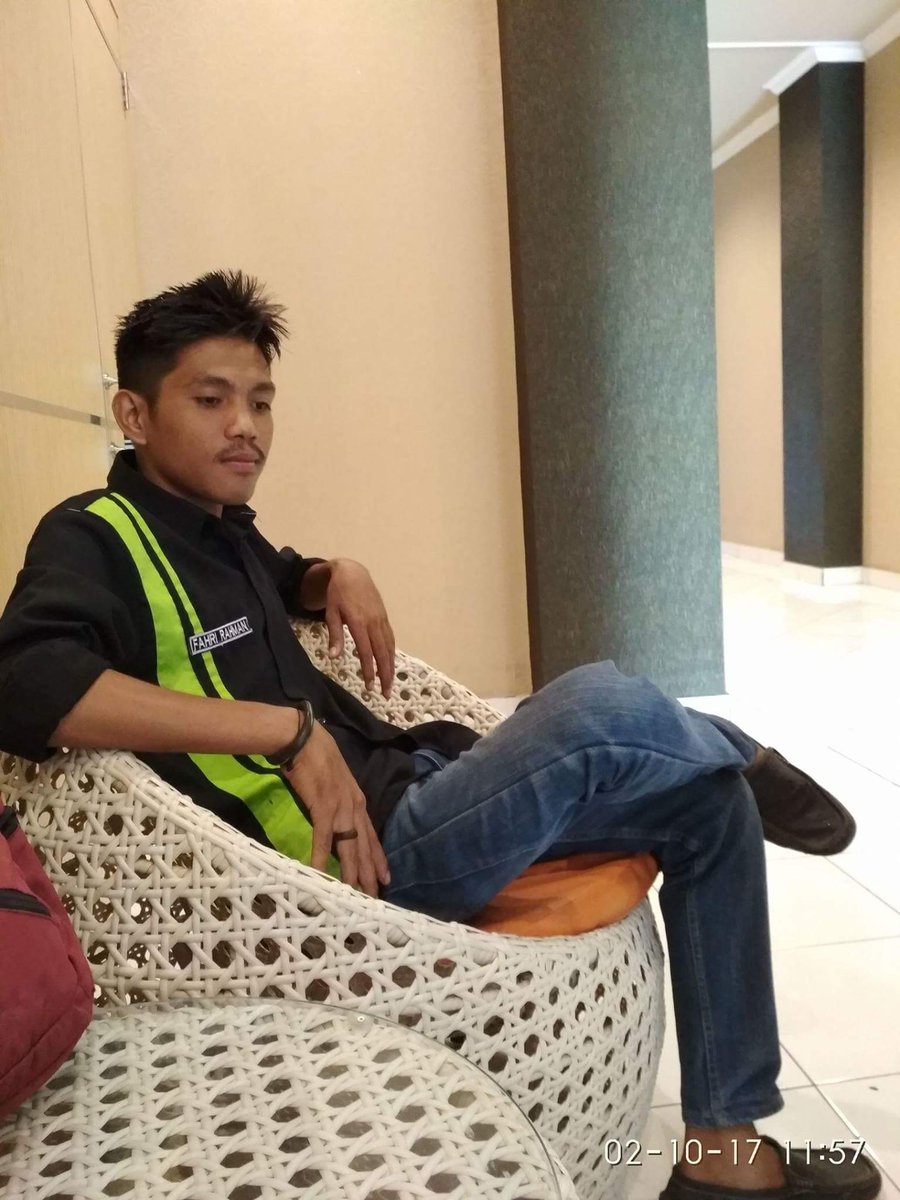 RahmanPahri's tweet photo. Mau dimanpun engkau berada tetap itu adalah medan PERANG, siapkan Perisaimu Asah tajam Akal dan Fikiranmu.. 
SERANG .. 
#BERDEMOKRASI https://t.co/NFa17nu50j