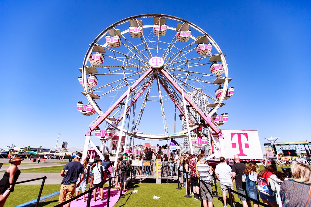 drakenic's tweet photo. If you’re at @iHeartFestival, share your pics of the magenta @tmobile Ferris Wheel, because it’s a must-see!!  #Vegas #iHeartRadio 🎉🎶 https://t.co/Ew4oPpz9ym