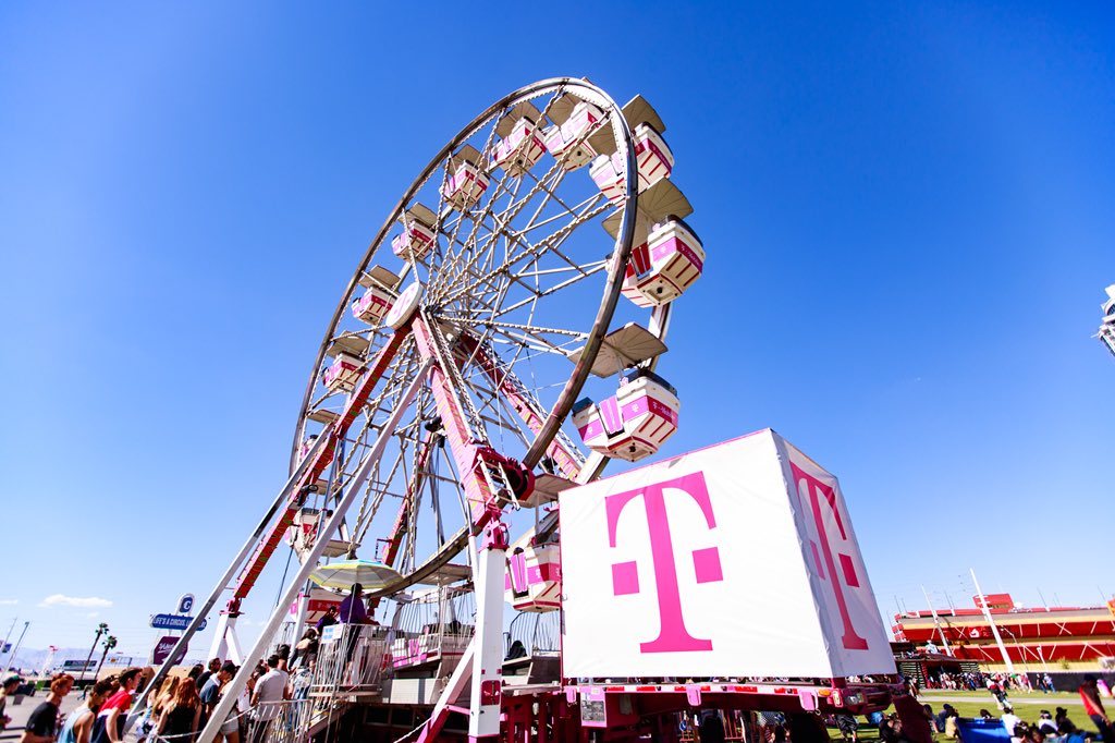 drakenic's tweet photo. If you’re at @iHeartFestival, share your pics of the magenta @tmobile Ferris Wheel, because it’s a must-see!!  #Vegas #iHeartRadio 🎉🎶 https://t.co/Ew4oPpz9ym