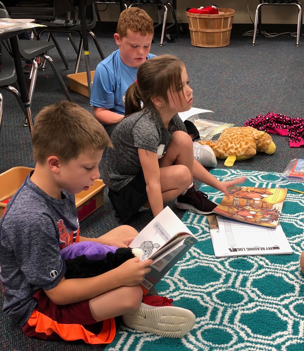 deanne_ewan's tweet photo. Logging our reading helps us be accountable! #swenkeproud https://t.co/FU2kRIz3lt
