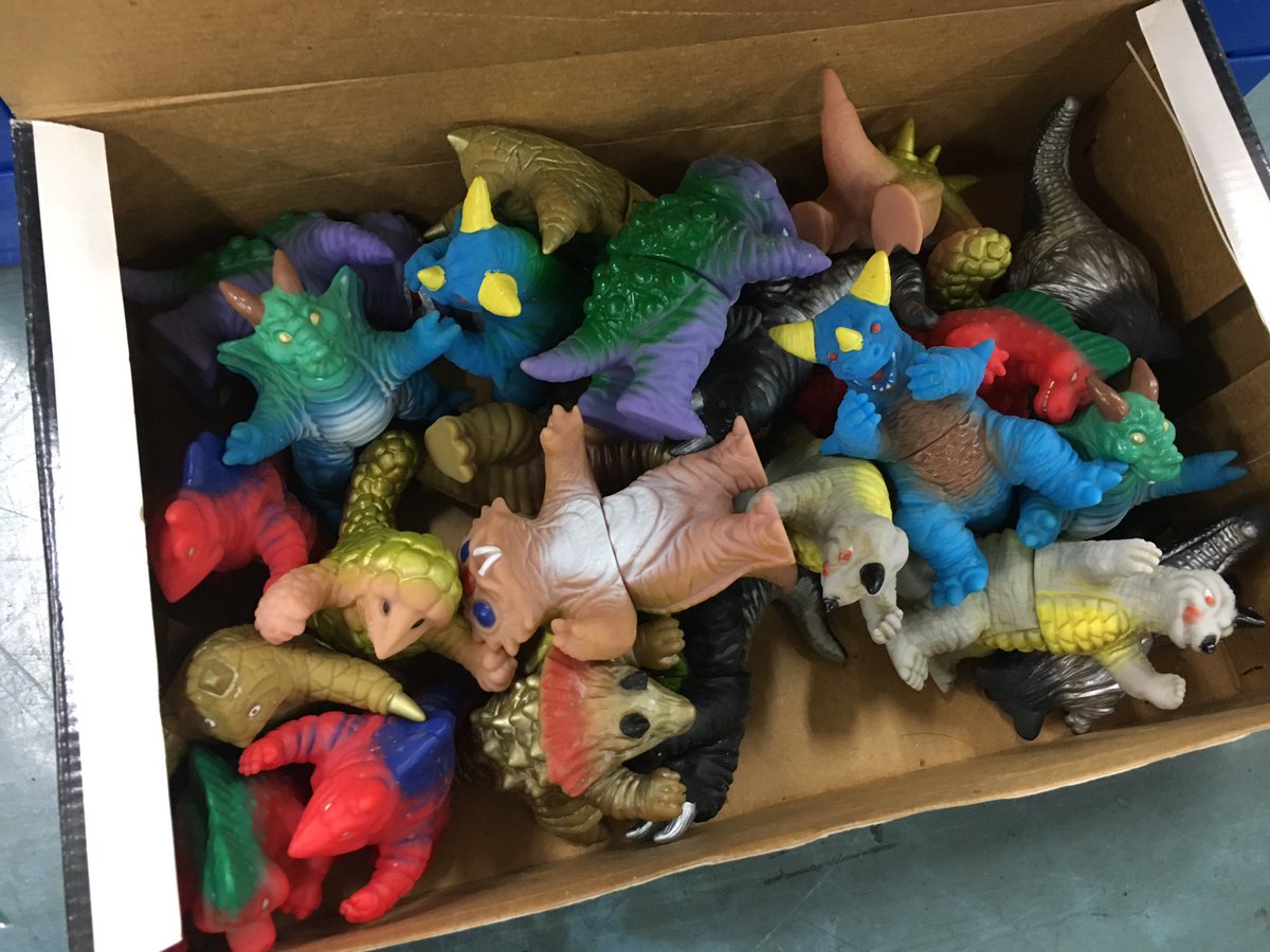 パチ）怪獣軍団は90年代に百均で売ってたのを見た事あります。この箱