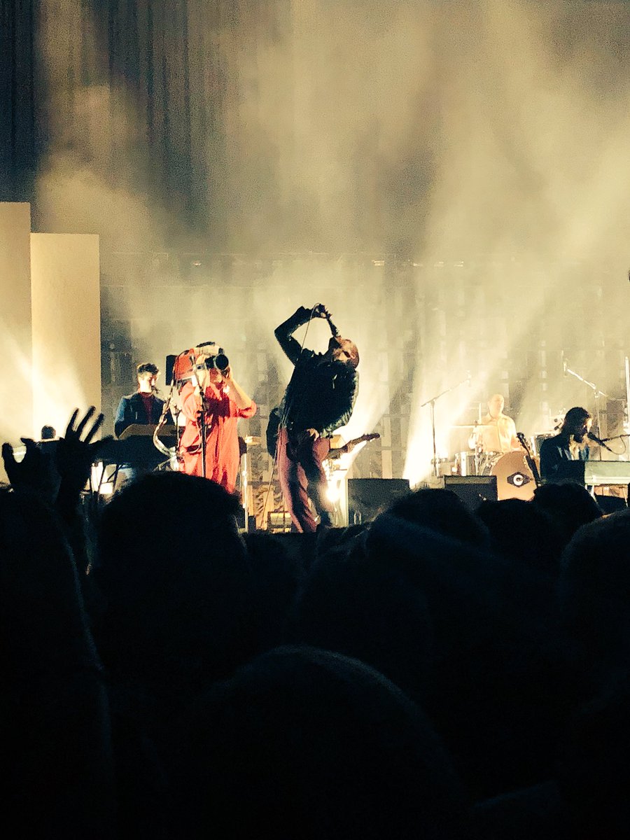 KAmberxx's tweet photo. Arctic Monkeys were phenomenal 😭 Sheffield last night 😭 https://t.co/fydl178VVn