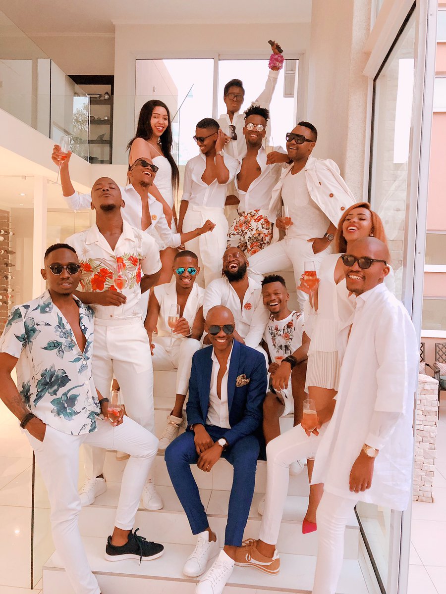 NhlanhlaMchunu0's tweet photo. Birthday celebrations with my friends yesterday! What a party!!! 😭😭🍾🍾🍾🍾🕺🏿 #Nhlanhla27 #AllWhiteSoriee https://t.co/GHW3RiBNYR