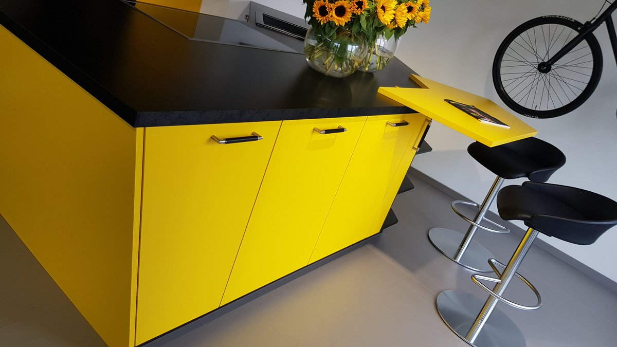 Küchen News, frische Farben, cooles Design, Farben auf Wunsch des Kunden
...eine Küche für YB-Fans 
#küchendesign #küchen #kücheninspiration #bscyoungboys #bscyb #bscfans #kuhlmannküchen #cucina #cuisine #küchenplanung