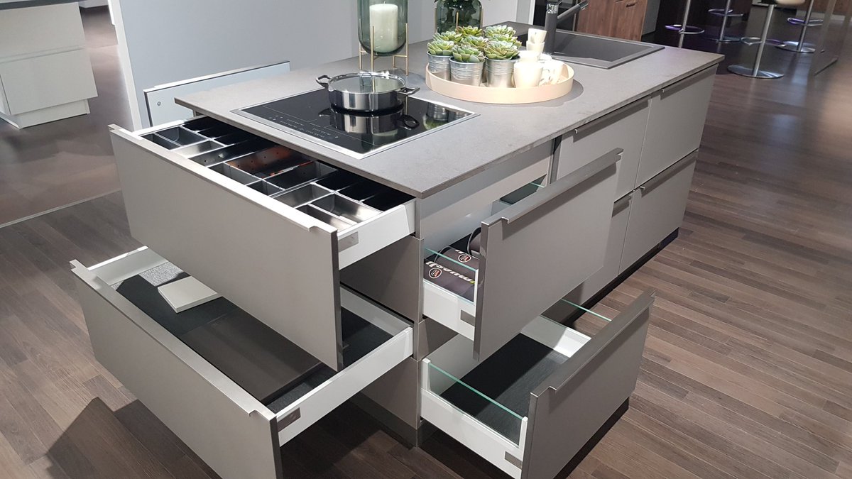 ...geniale Kochinsel - Lösung mit dem Multi-Level 3-seitig nutzbar !
geniale Kochinsel - Lösung mit Multi-Level 3-seitig
#küche #kücheninsel #küchendesign #kücheninspiration #cucina #cuisine #küchennews #kuhlmannküchen