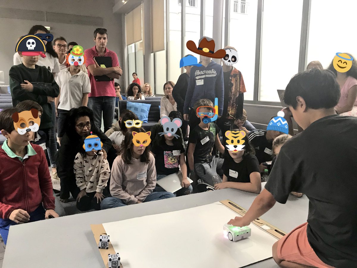 CoderDojoParis's tweet image. Chez @TwitterParis, les ninjas terminent toujours la session sur scène pour partager avec leurs camarades leurs créations de l’après-midi 👏👏👏
#CoderDojoParis