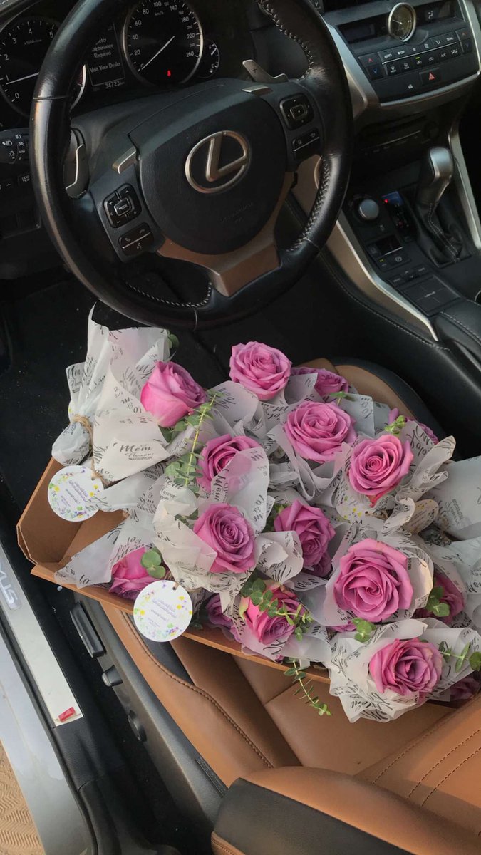 nuheih's tweet photo. اختبرت طالباتي وجابوا درجات زفت وقررت أراضيهم 😂💜 كان الأسبوع اللي طاف ثقيل والدرس دسم وخذينا فيه أربع حصص، حبيت تكون بداية أسبوعهم تشجيعية💜 
وتتعوّض🤷🏽‍♀️💜 https://t.co/FWenNbv3tn