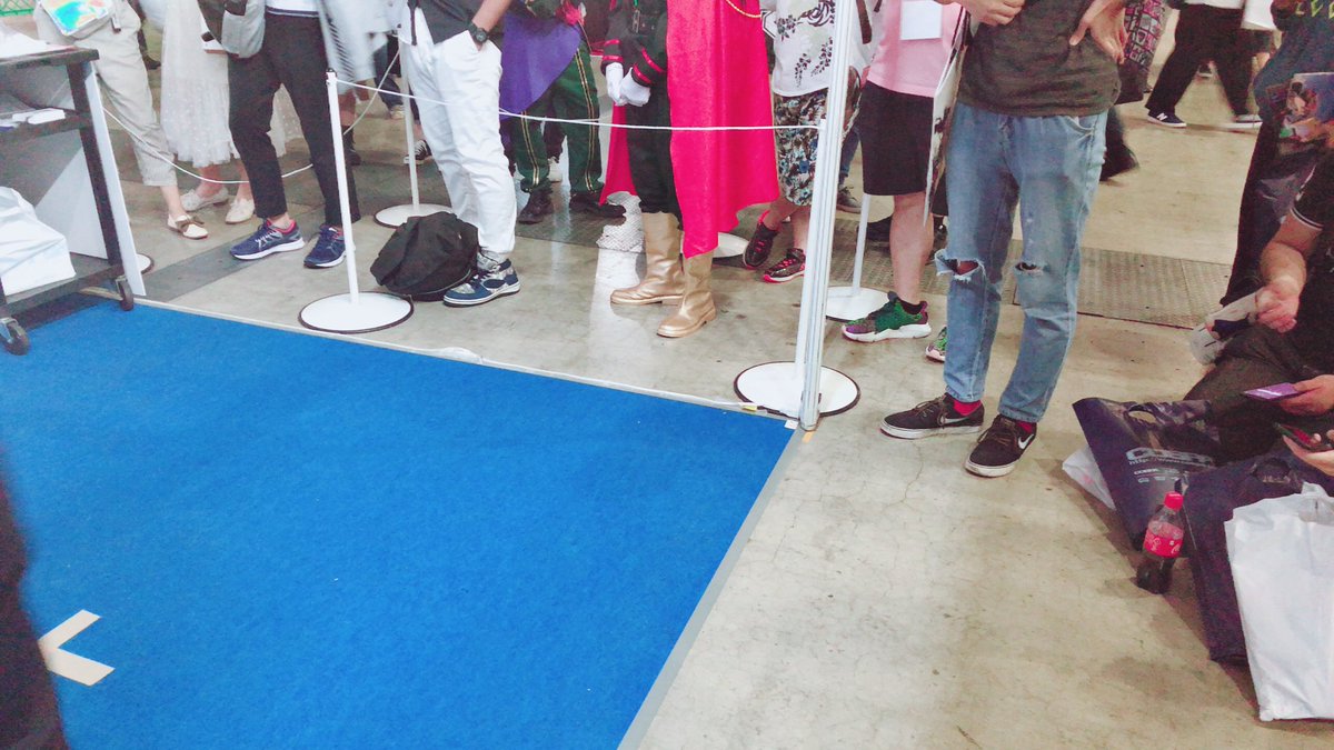 ゆっけちゃん 本日tgs18最終日でございます 昨日からぶちカラはたくさんの方に遊んでいただいております 現在こんなに並んで頂いております 待ち時間はございますが 是非ブースに遊びに来てください Tgs18 ぶちカラ プロディジ Joysound