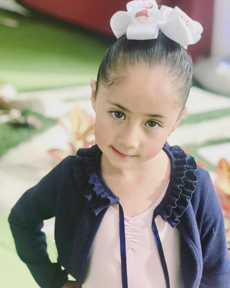sesliea's tweet photo. Amo esos ojos #rechina @eitanbb  #bailarina #ballet https://t.co/5JEncEuRpm