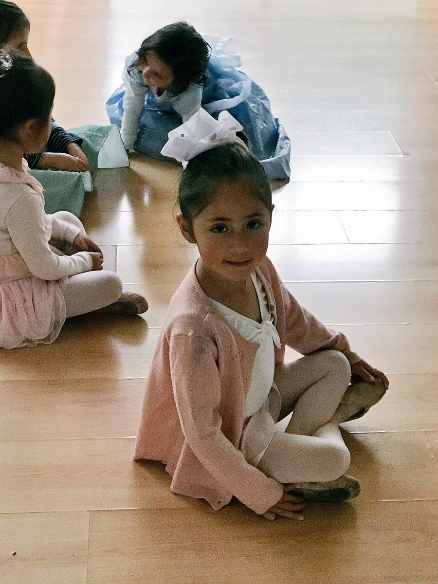 sesliea's tweet photo. Amo esos ojos #rechina @eitanbb  #bailarina #ballet https://t.co/5JEncEuRpm