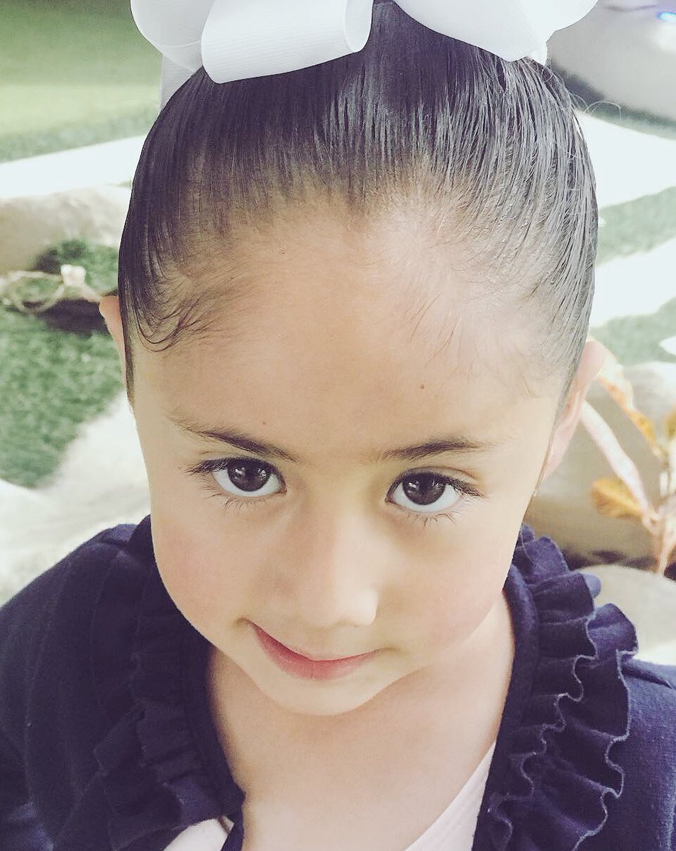 sesliea's tweet photo. Amo esos ojos #rechina @eitanbb  #bailarina #ballet https://t.co/5JEncEuRpm