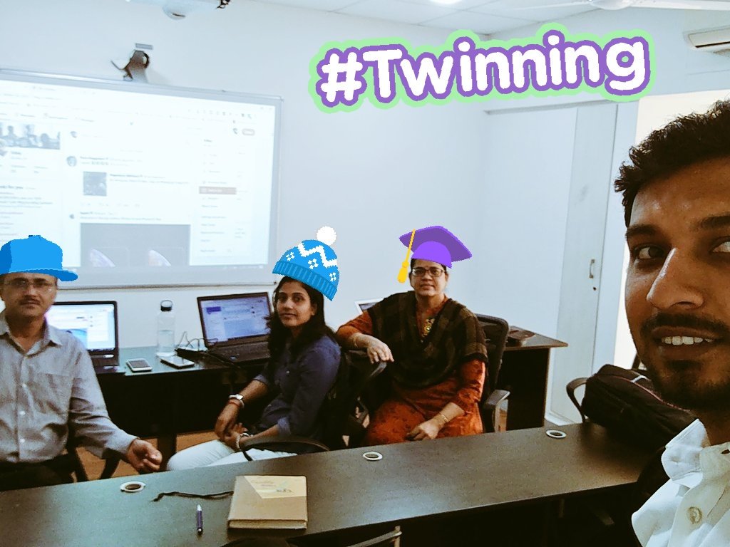 uday_ml's tweet photo. A fun filled Sunday with weekend batch students @DA360India
#digitalmarketing #twittermarketing #digitalindia #twitterclasses https://t.co/iEWPoeUoXu