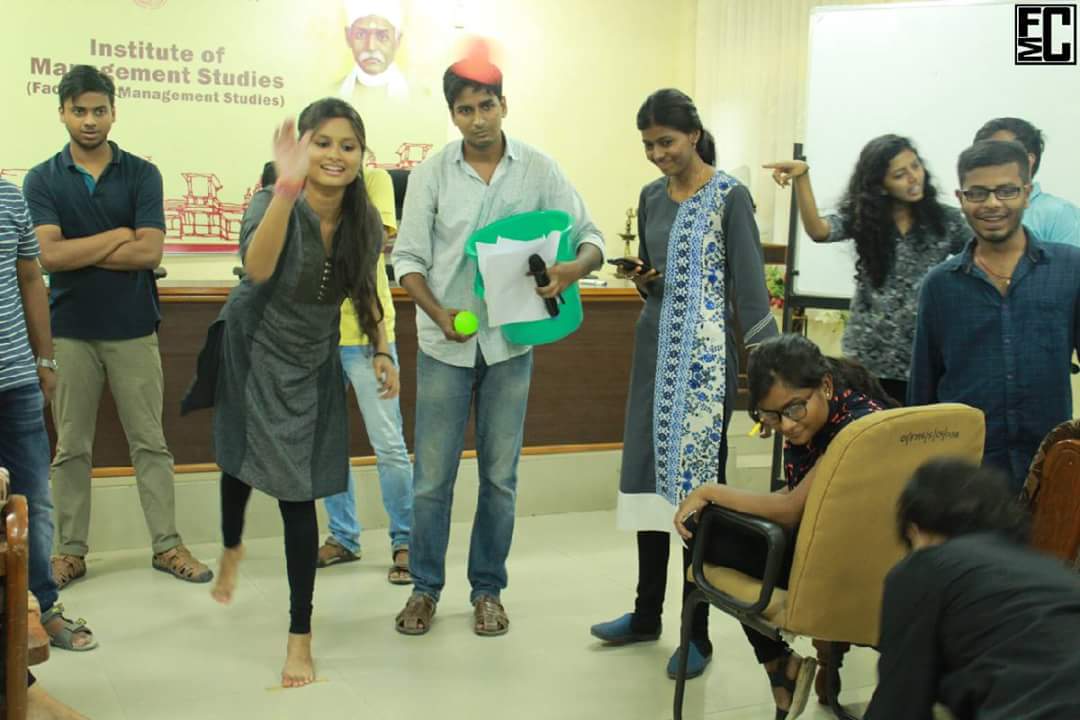 im_fms_bhu's tweet photo. The cultural society of IM-BHU – VisVires organized 'Face-Off’ a fun event for management students. The event was based on the concept of how well you know your friend and how much spark does your bond share when you work in group.
#imbhu #faceoff #visvires #fmc https://t.co/beJcgtbAyt