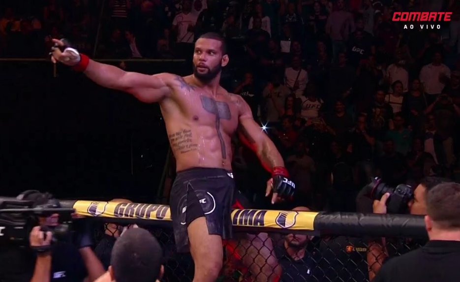 combate's tweet photo. THIAGO MARRETA, É DO BRASIIIIILLLLL!!! 🔨🇧🇷 #UFCSPnoCombate https://t.co/rcNXVCCpcm