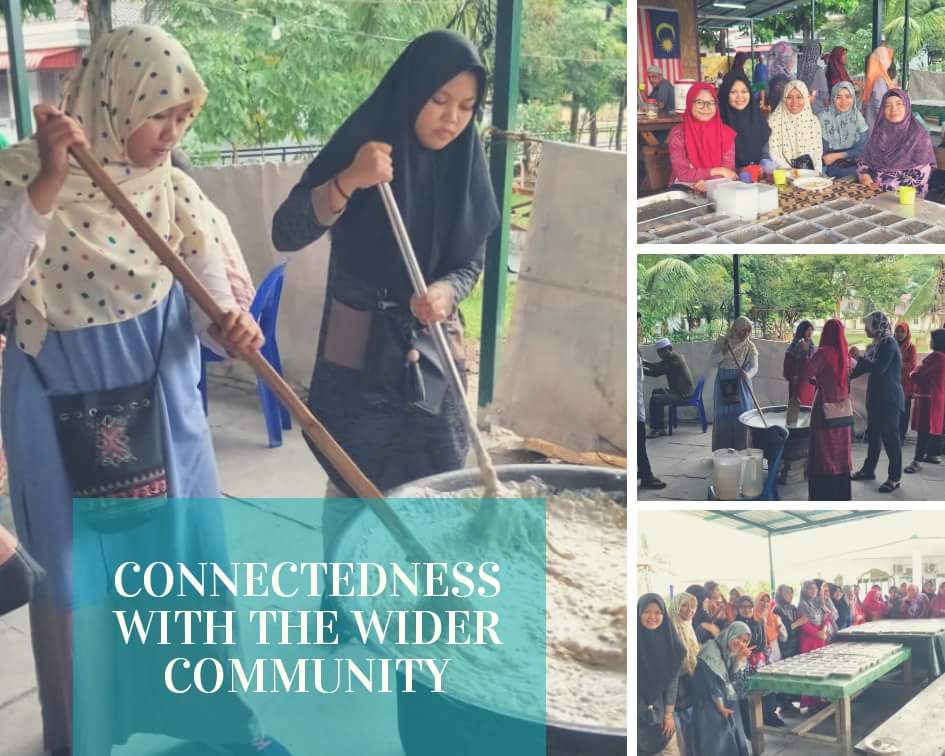 sqs_uum's tweet photo. To develop their international learning experience, our #mobilitystudents has been involved in the activity of stirring #BuburAsyura with the local community at Surau Taman Resak, Changlun. Good job, girls!

📸: Dr. Sharmila Karim https://t.co/zuRs02PZDq