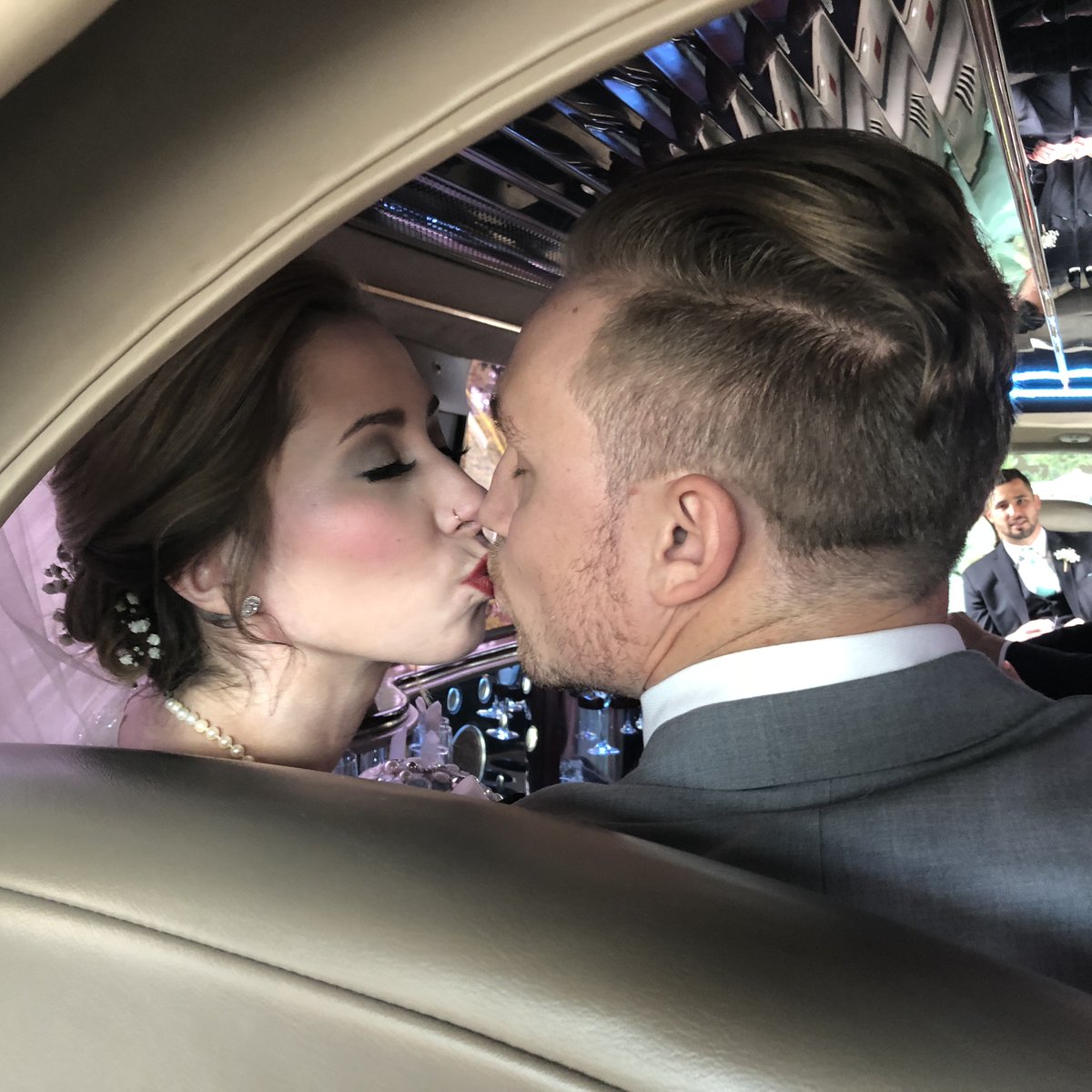 EnchantedLimo7's tweet image. We help you make your dreams come true. Call us today to make your special arrangements with us - 778 898-5234