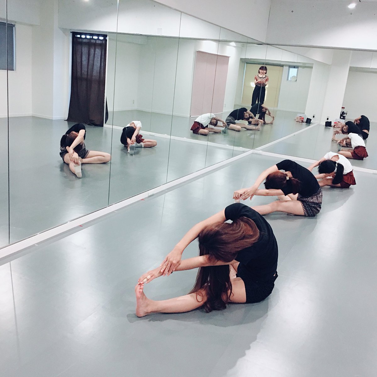 公式 Ncl Nagoya Color Love On Twitter ハイスクールnc組 ウォーキング ポージング レディースclassでは しなやかな身体づくり 歩き方や姿勢の基礎の練習 実際に現場で使えるポーズを覚えたり 1時間半があっという間です 猫背矯正 自信をつける 自分