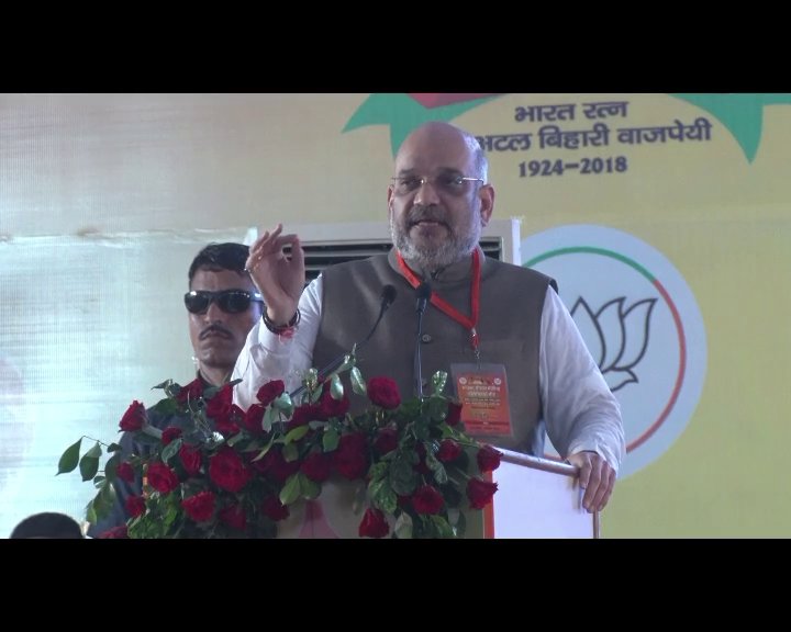 BJPLive's tweet photo. इस बार भी राजस्थान में @VasundharaBJP और केंद्र में @narendramodi की सरकार बनने वाली है : श्री @AmitShah, कोटा https://t.co/n8OSPIlmIw https://t.co/ejsQhEBXMa