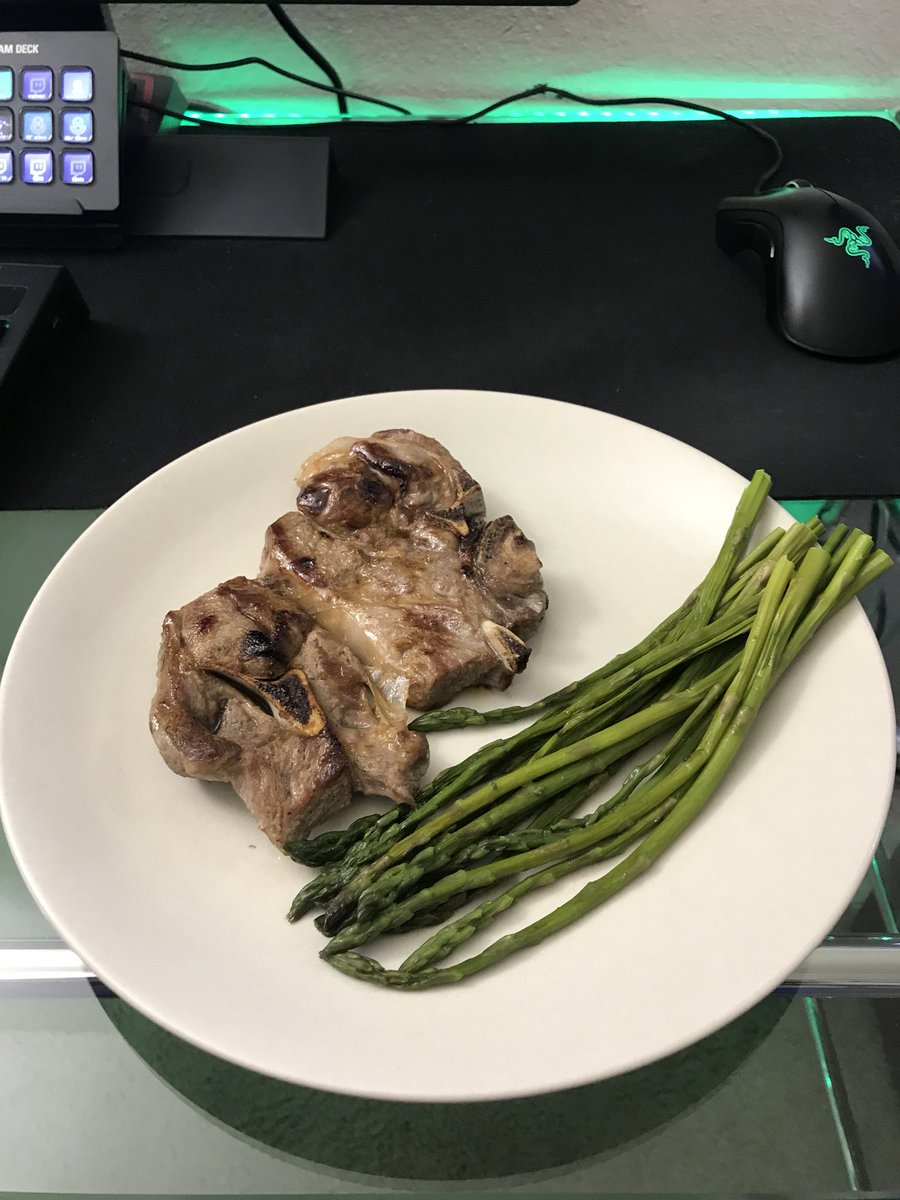 MUR1CAJAKE's tweet photo. Day 3 Chat.. told you we werent fucking around. 2 carbs in the whole meal. So only 2 Carbs for the whole day. #ripLamb https://t.co/2WXpVypWx2