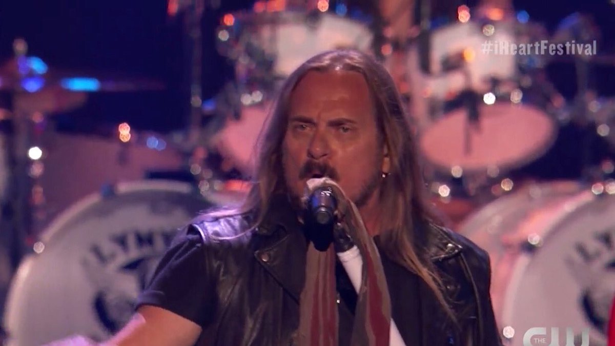 BenCVoices's tweet photo. @skynyrd  rocking our #iheartfestival in Vegas!  @imaginedragons is next. Watch now at https://t.co/zEJNJZbGxO https://t.co/b8bAvewYtR