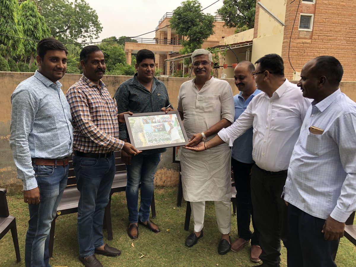 gssjodhpur's tweet photo. जोधपुर 
निवास स्थान पर जनसुनवाई करते हुए ... https://t.co/85hrp6x90F
