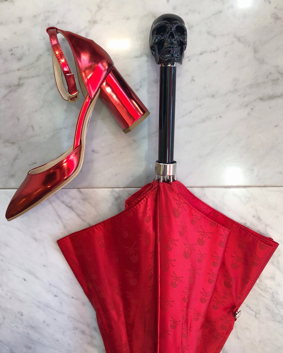 LoulaShoes's tweet image. 💃🏻 New heels by #LucianaBellucci #cocacolared #redshoes #blockheels #heels #Pasotti #umbrella #skull #skulls 

#Loula #LoulaShoes #ToorakRoad #SouthYarra #Melbourne 👀