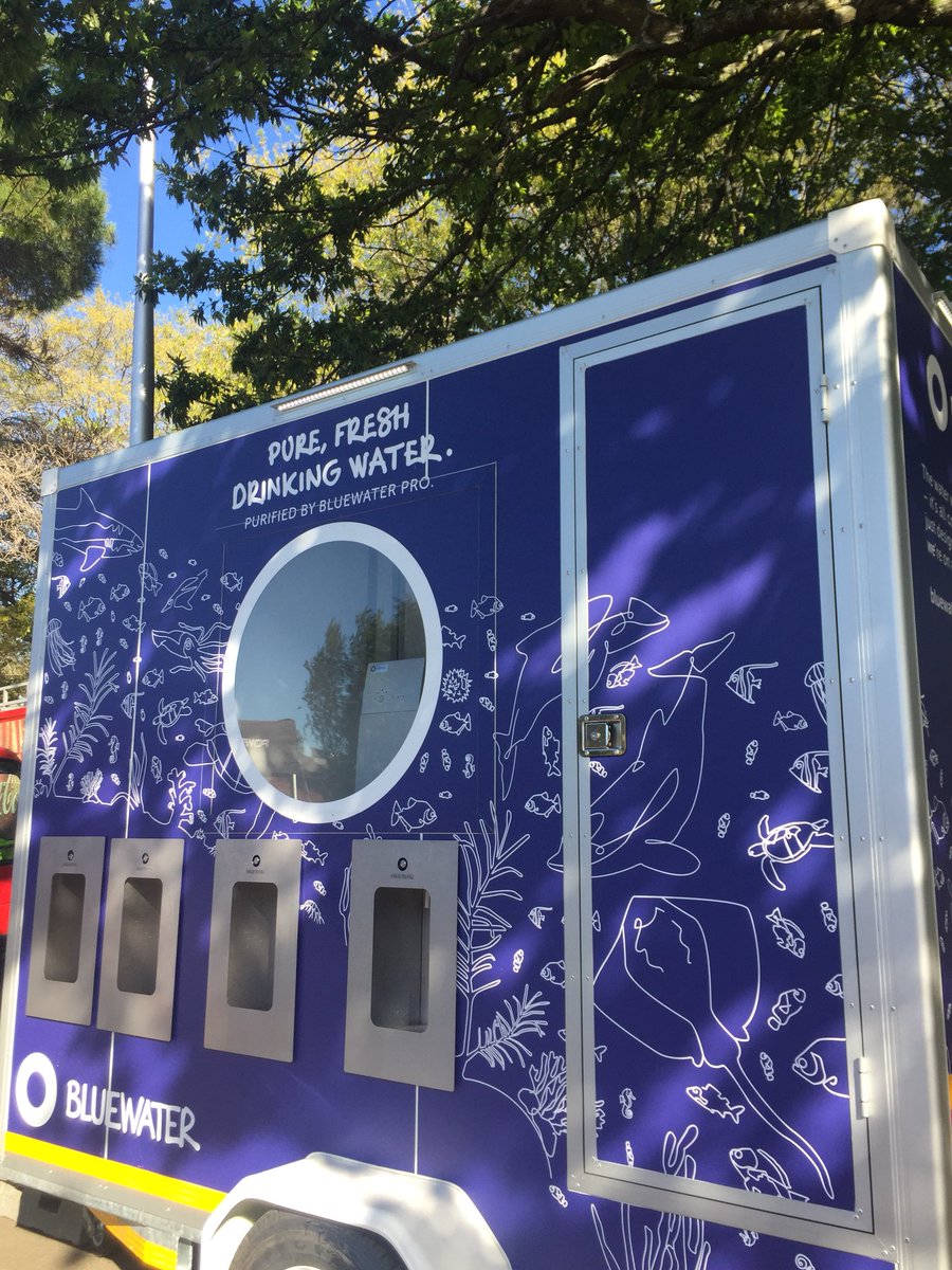 bluewaterafrica's tweet photo. Weโre back with our #BluewaterTrailers at the #CTMarathon2018 halfway mark! Itโs awesome seeing so many runners #CarryYourOwn! ๐๐ฝโโ๏ธ๐ง#NoSingleUsePlastics https://t.co/UkjkPNBbPR