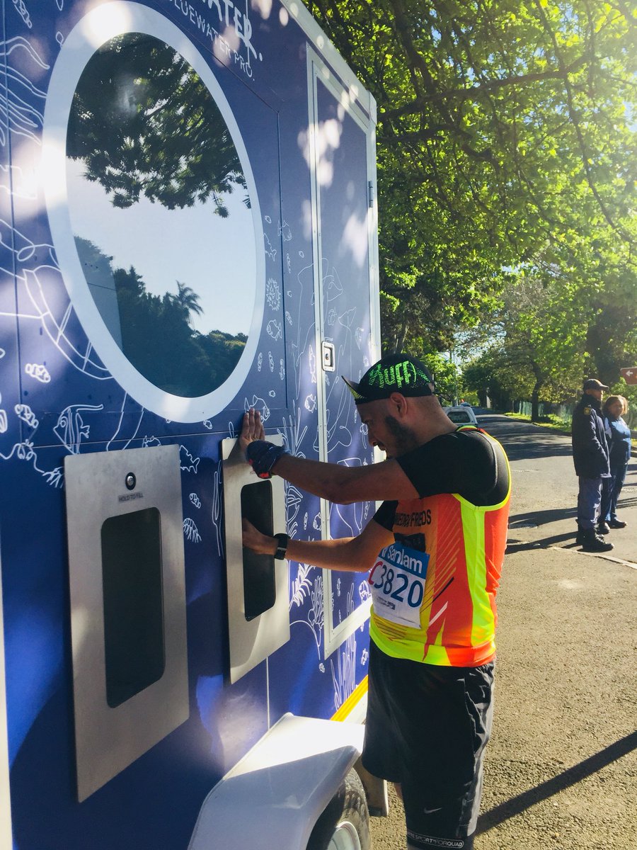 bluewaterafrica's tweet photo. Weโre back with our #BluewaterTrailers at the #CTMarathon2018 halfway mark! Itโs awesome seeing so many runners #CarryYourOwn! ๐๐ฝโโ๏ธ๐ง#NoSingleUsePlastics https://t.co/UkjkPNBbPR
