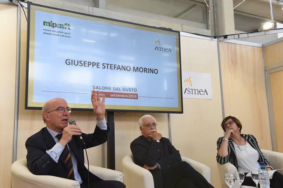 carnerossainfo's tweet photo. Il Prof. Calabrese, il Pediatra Morino e la Dott.ssa De Castelli sono intervenuti all'incontro "Il consumo della #carnerossa in una dieta equilibrata" presso il #SaloneDelGusto di #Torino https://t.co/AmTw4sXuYv
