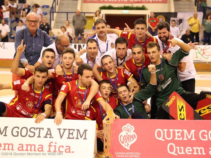 CLUB PATÍ VILANOVA (@cpvilanova) on Twitter photo 🏆CAMPIONS EUROPA SUB20
Volem felicitar a la <a href="/FedPatinaje/">RFEPatinaje</a> sub20, i en especial a POL FERRER, porter del CP Vilanova, pel campionat d’europa!
MOLTES FELICITATS!!
#jodelpatí #cpv #ànimsbernat #lluitariguanyar #hoqueipatins #okcat #okeuroU20 #rfep #campions #campeones 🏆CAMPIONS EUROPA SUB20
Volem felicitar a la <a href="/FedPatinaje/">RFEPatinaje</a> sub20, i en especial a POL FERRER, porter del CP Vilanova, pel campionat d’europa!
MOLTES FELICITATS!!
#jodelpatí #cpv #ànimsbernat #lluitariguanyar #hoqueipatins #okcat #okeuroU20 #rfep #campions #campeones