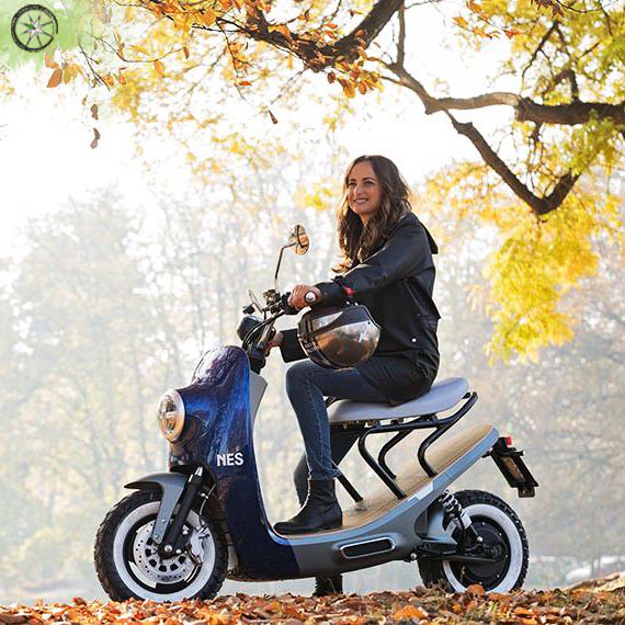 Così silenzioso che le persone ti noteranno ugualmente. #onesebike #nes #scooterelettrico #onessupershop #autunno