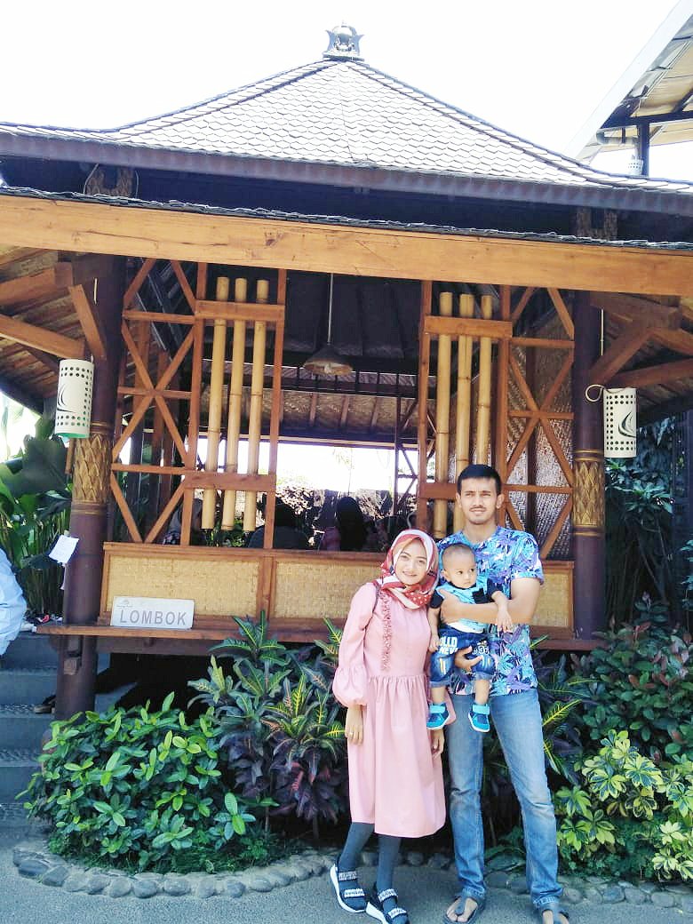 fitrianads's tweet photo. Langkaaaaaaaa bgt klo lg d luar foto kluarga 😂 https://t.co/rc1aJ5CtTW