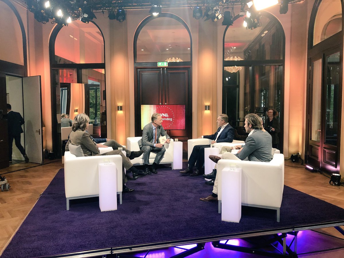 bartelsman's tweet photo. Nu live bij @WNLOpZondag @sybrandbuma @InekeDezentje @DelftHyperloop Hans Goedkoop en Albert Verlinde #WNL kijk mee op: https://t.co/q3PFBMwn7M https://t.co/Wn0hYNXAuF