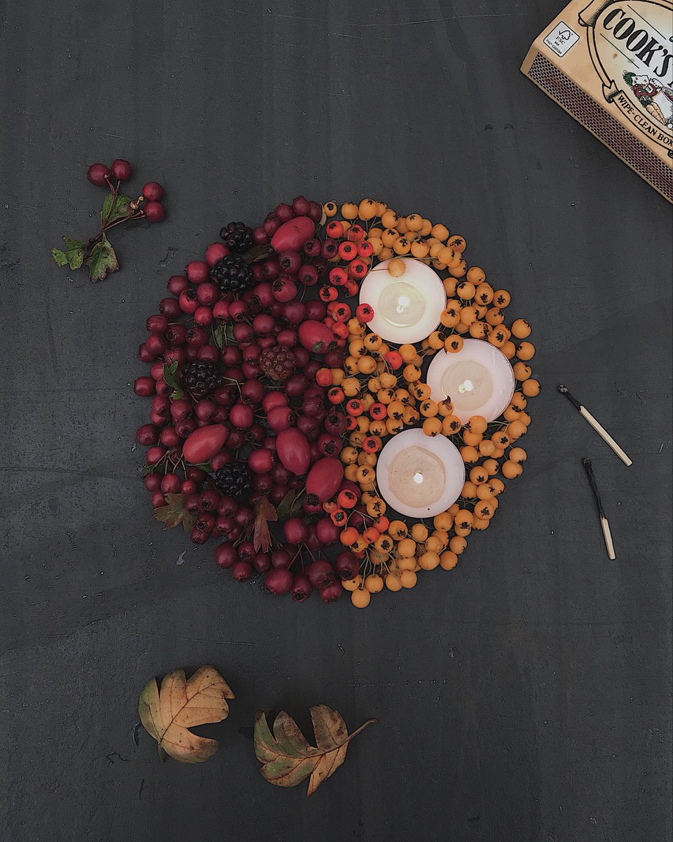 lialeendertz's tweet photo. It is the autumn equinox. The sun hits the earth side on, pole to pole and so rose exactly due east this morning and will set exactly due west tonight. Day and night are equal, but after today the northern hemisphere tips away from the sun. #thealmanac https://t.co/OagBd3hmwM