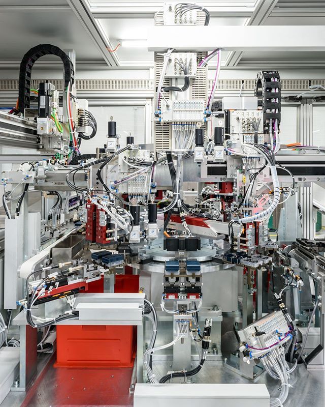 alastairwiper's tweet photo. Machine producing parts for razors at the factory of Feintchnik in Germany 👉Link in bio .
.
.
#lensculture #contemporaryphotography #haftakeover #fisheyelemag #rentalmag #broadmag #foammagazine #phasemag #dazedandexposed #dreamermagazine #somewherema… https://t.co/dam3aPHl6b https://t.co/WCuTeL6MDg