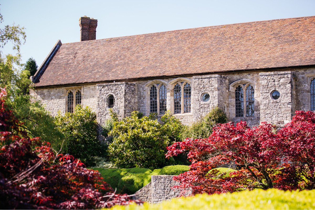 NettlesteadPL's tweet image. It's exactly 2 weeks until our Wedding Open Day! Come down &amp;amp; view the award winning gardens, historic undercroft &amp;amp; stunning marquee. It will be a wonderful day 🌹🥂💛

#nettlesteadplace #kent #love #weddingvenue #wedding #gardens #historic #spreadtheword #sundayfunday