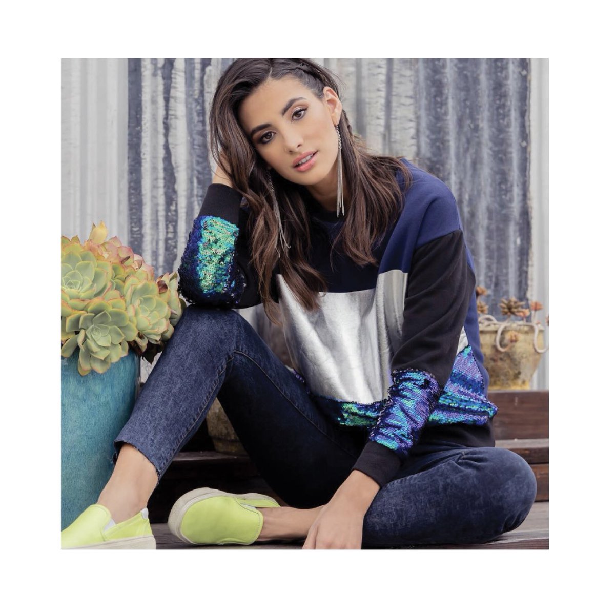 just a casual / throw-on-and-go outfit that includes our ellie high rise denim #stsblue #ootd