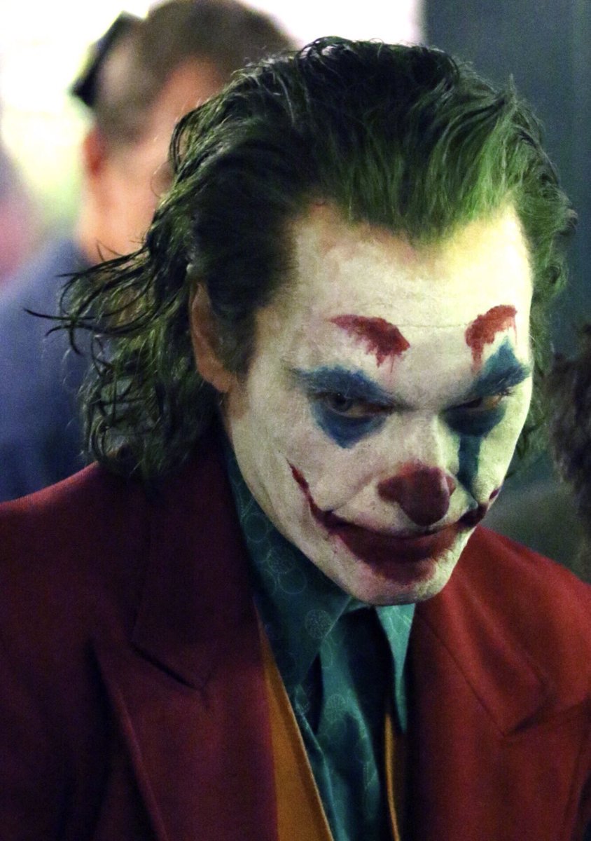 _DCWorld's tweet image. We would love to now hear your opinions on Jaoquin Phoenix on set as the Joker in the new images and video That arrived last night?