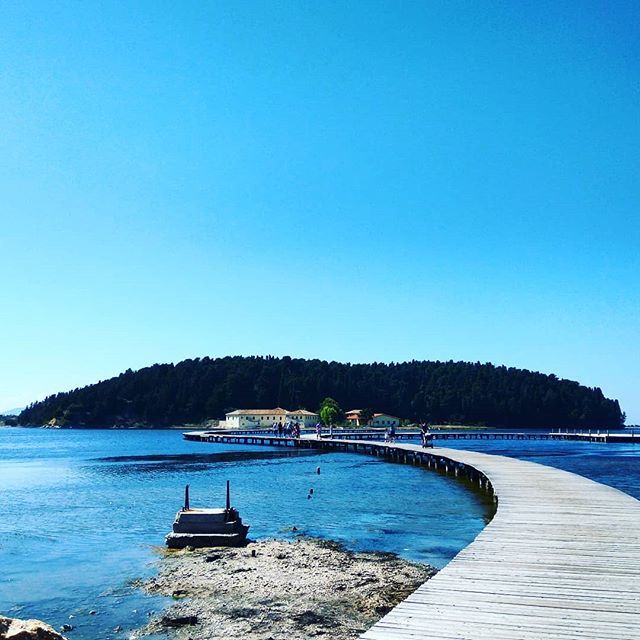 JamGian10's tweet image. What&apos;s there?

#albania #holiday #retrogram #island #vlorë #bridge #sky #sea #blue ift.tt/2I7Bjxg