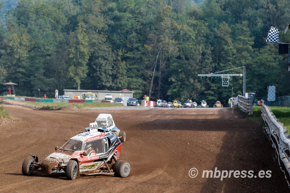 Hoy salimos a por todas desde la 4a fila,logrando un gran tercer puesto que nos sirve para meternos en la semifinal del Autocross de Arteixo Maggiora.Gran trabajo del equipo,que ha conseguido tener nuestro Semog listo para correr hoy. <a href="/Semog_Racing/">Marketing Semog</a> <a href="/mbpress_es/">Mbpress</a> @maggioraoffroad
