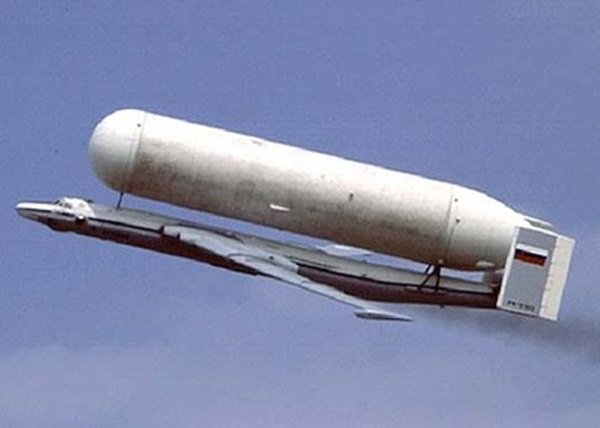 Mkt85 Twitterren コレもschienenzeppelinかな ソ連版スペースシャトル ブラン計画で開発された 輸送機vm T アトラント きかんしゃトーマス