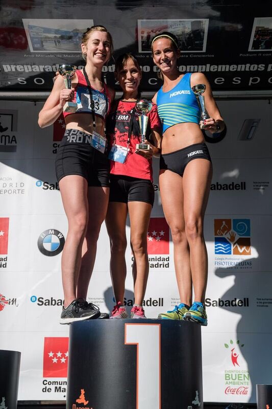 MadridCorre's tweet photo. Ella ha sido la más rápida en recorrer los emblemáticos 10K de #MadridCorre en 35:57💪🏻 ¡Y los ha disfrutado a tope! 
Enhorabuena @azucenadiaz42 por tu victoria🤘🏻
🥈Katie Williams
🥉Laura Serres https://t.co/yok63xDWB4