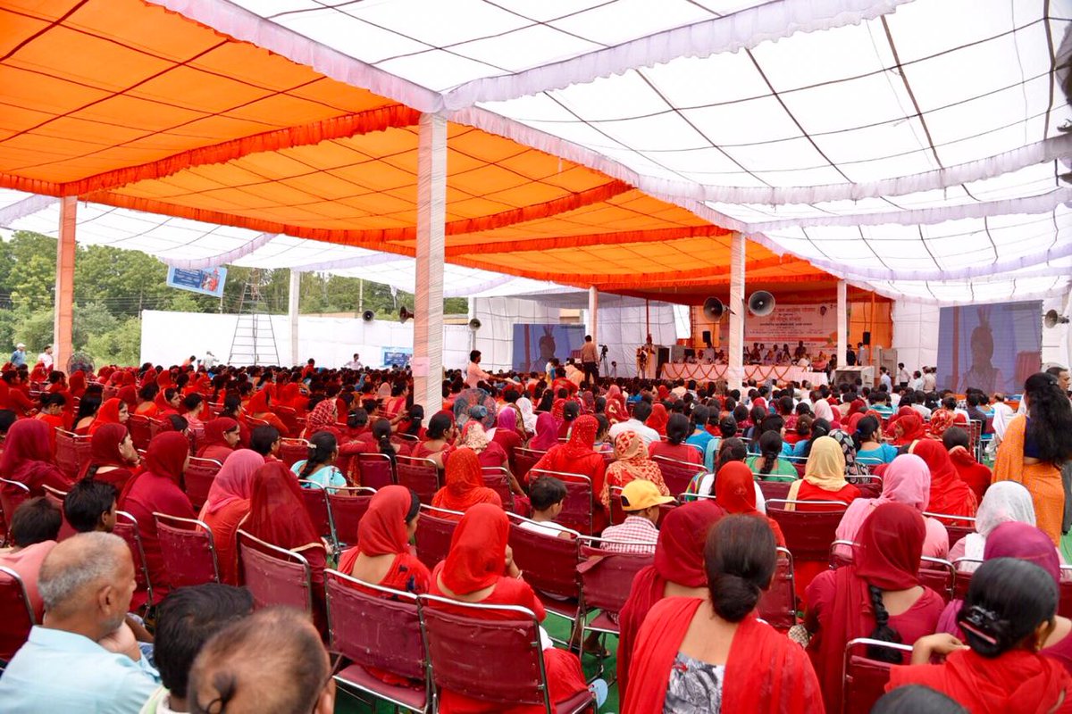 आज हरियाणा के गुरुग्राम में #AyushmanBharat प्रधानमंत्री जन आरोग्य योजना के शुभारंभ पर नागरिकों को संबोधित किया, और प्रधानमंत्री @NarendraModi के नेतृत्व में शुरू हुई इस योजना से मिलने वाले लाभों का परिचय कराया।