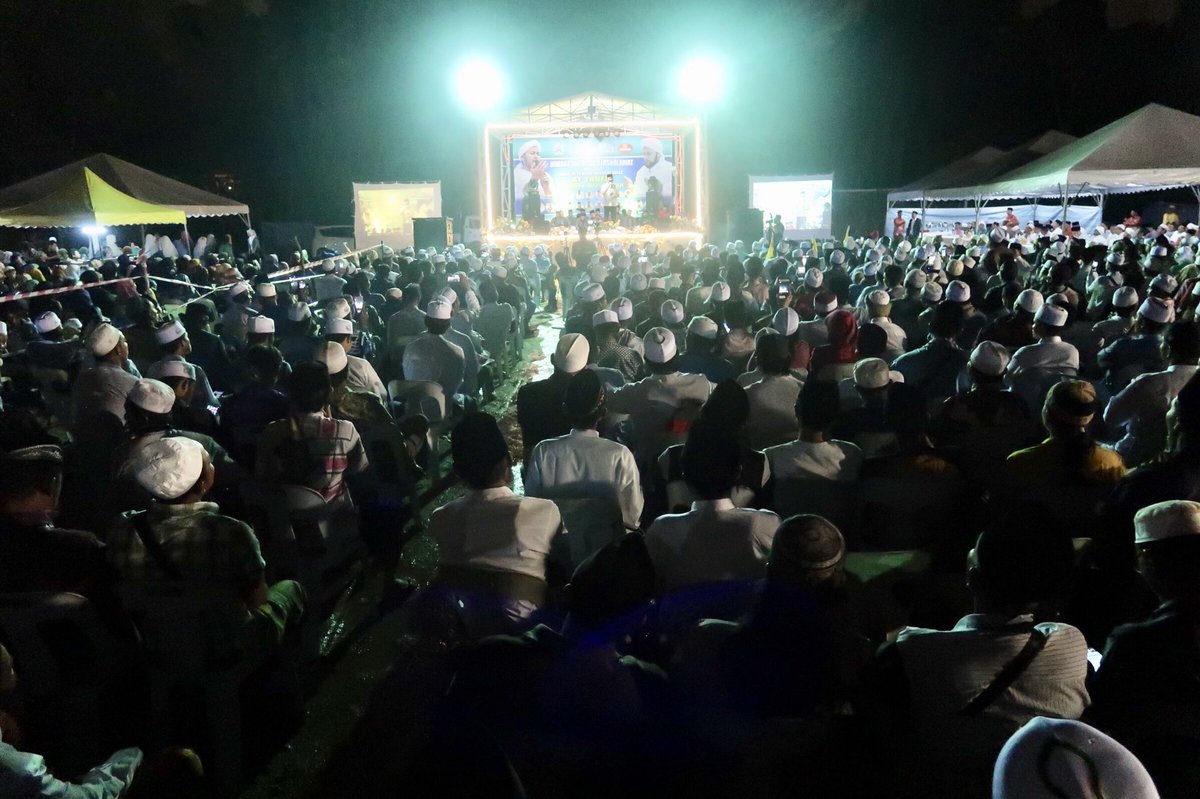 Di acara HIMAKA Malaysia Bersholawat, Dubes Rusdi Kirana memotivasi WNI utk perkuat ikhtiar &amp; spiritualitas. KBRI buka layanan 24 Jam utk Paspor/SPLP,perjuangkan isbat nikah,Kejar Paket A-B-C &amp; bangun sekolah kejuruan kuliner/perhotelan/permesinan (Damansr Damai 22/09/18)