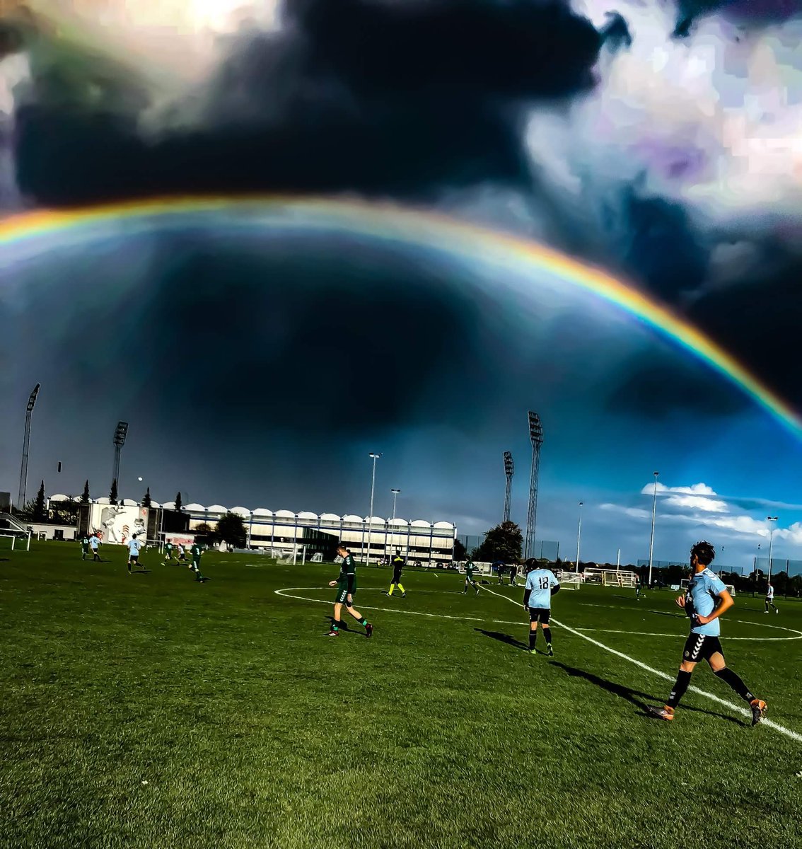 Mate2200's tweet image. Et pletskud fra Valby Idrætspark, hvor vores 1. Hold spillede kamp i weekenden.
.
#valbyboldklub #fotografia #kodacmoment #seriebold #breddefodbold @DBUfodbold