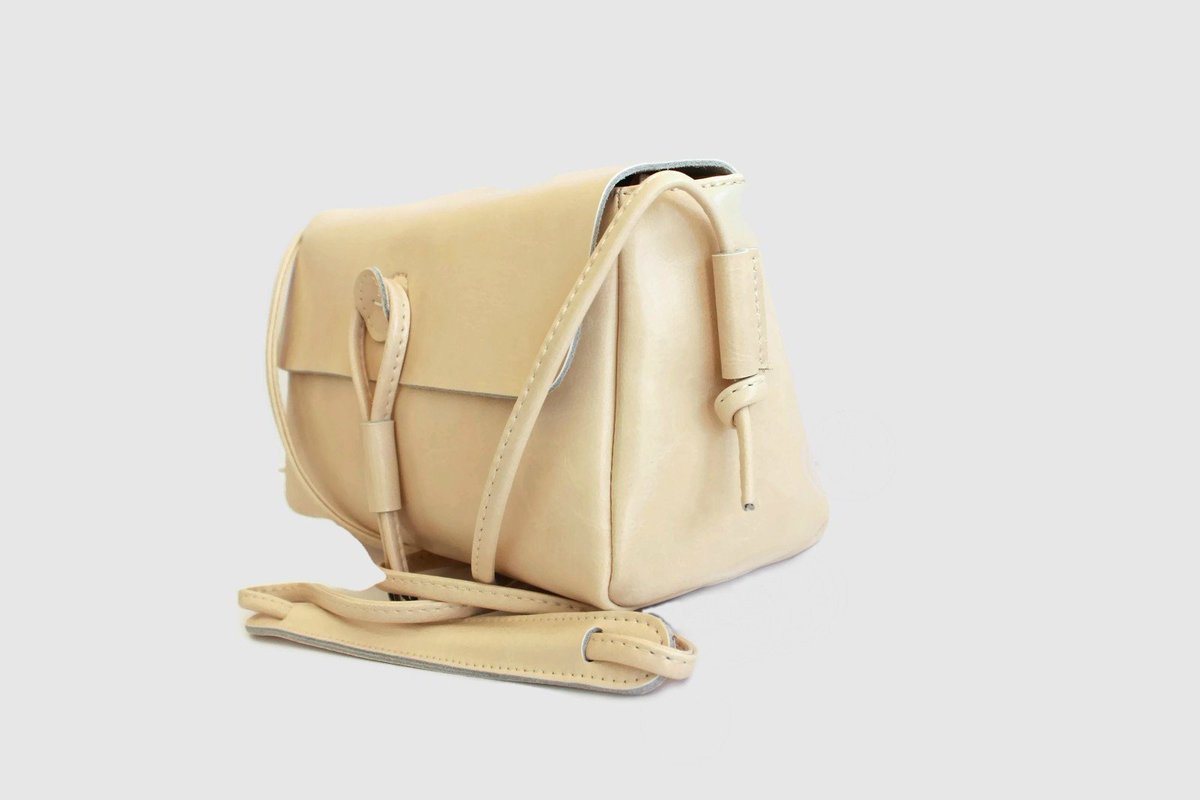 New and trendy cream leather crossbody handbag! Check it out now -  etsy.me/2MPkPux #bagsandpurses #beige #anniversary #mothersday #womenscrossbodybag #leathercrossbody #leathershoulderbag #leathersatchel #smallleatherbag